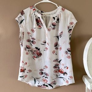 Fun2Fun V neck blouse Size L